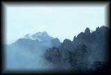 HuangShan, hiking, mist over peaks.jpg 2.8K