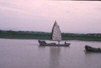 boats sailing on river near Ningbo.jpg 3.2K