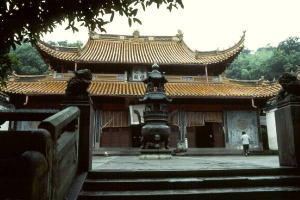 Temple2 near Ningbo, incense burner.jpg 41.1K