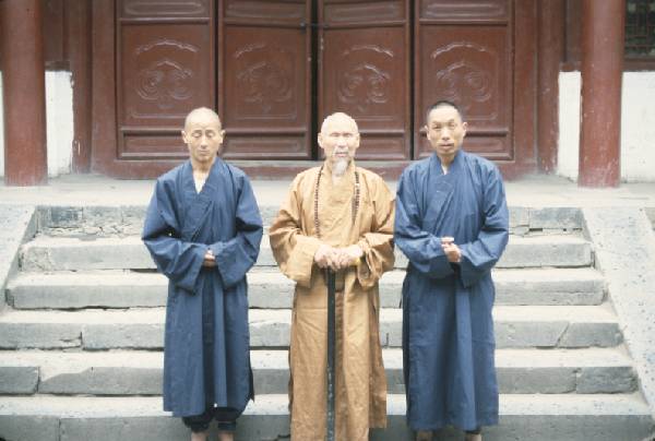 Shaolin monastery abbot and monks.jpg 33.8K
