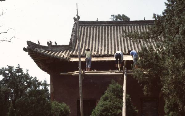 Shaolin Taoist monastery under repair.jpg 32.0K