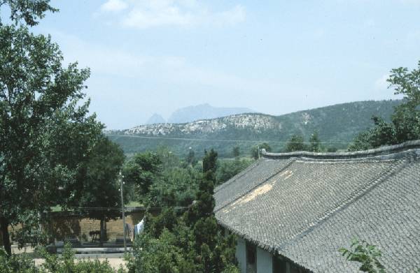 Shaolin Taoist monastery view of the valley over the roofs.jpg 37.9K