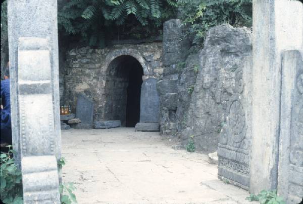 View of Bodhidharma's cave 1.jpg 36.8K