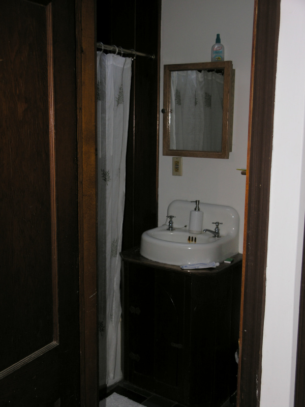 03bathroom1.jpg 134.5K