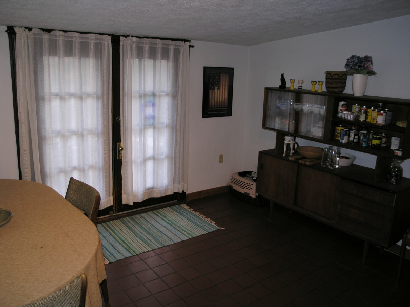 04diningroom.jpg 168.6K