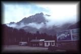 HuangShan, before, blue sky over bus depot.jpg 3.5K