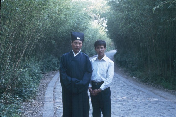 Taoist middle aged and Yang SiLiang.jpg 71.5K