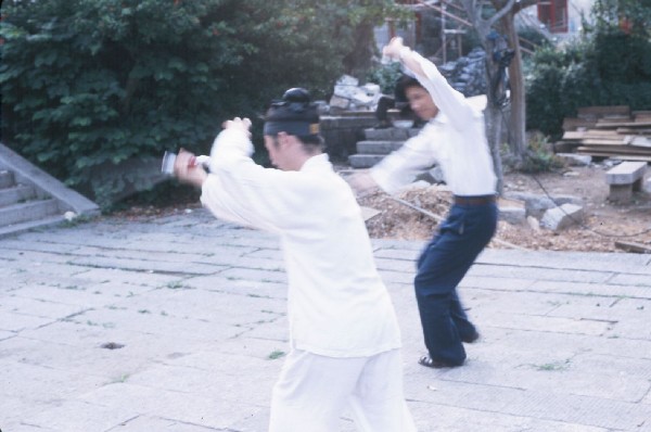 Yang SiLiang and young Taoist practice Taiji.jpg 52.5K