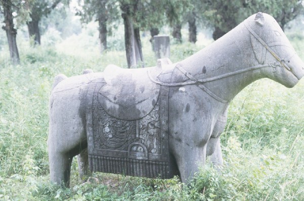 Confucius temple, Kung family graveyard, horse statue.jpg 76.1K