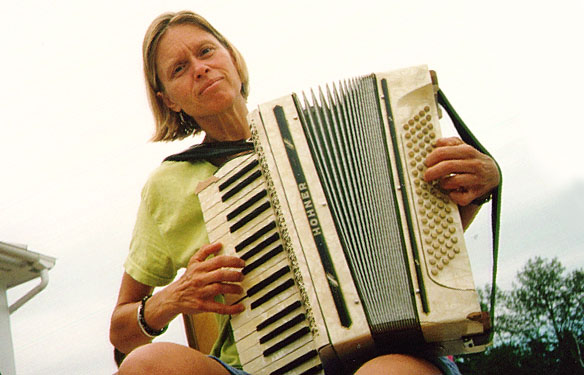 accordion.JPG 63.5K