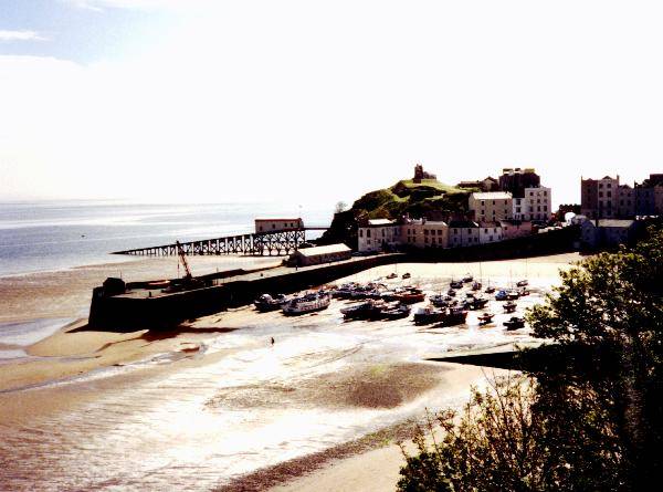 COASTAL TOWN IN WALES.jpg 41.8K