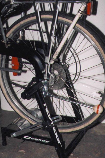 trainer_kickstand.jpg 72.2K