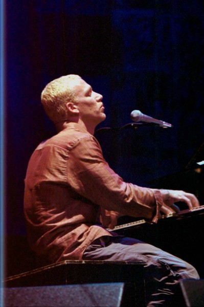 Avishai Cohen_092201(new).jpg 49.0K