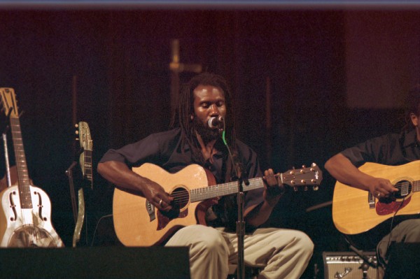 Corey Harris_01 092201.jpg 54.2K