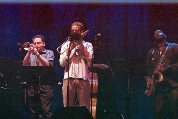 Intl Vamp Band 092201_01.jpg 62.1K