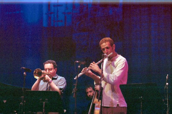 Intl Vamp Band 092201_02.jpg 65.7K
